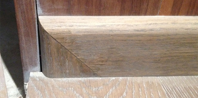 Торцевая заглушка для деревянного плинтуса