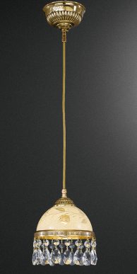 Коллекция подвесных светильников с корпусом из французского золота, плафоном кремового цвета и хрустальными подвесками