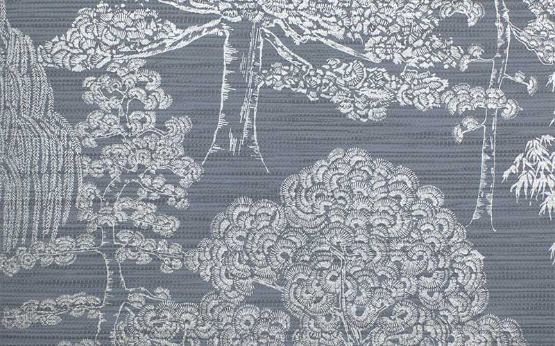 Виниловые обои Arthouse Eastern Alchemy 293007 с серебристыми японскими деревьями на матовом сером фоне