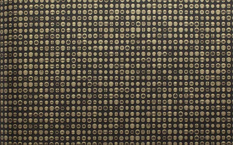 Флизелиновые обои Aura Grunge G45363 с мозаикой из темно-золотистых винтов и болтов