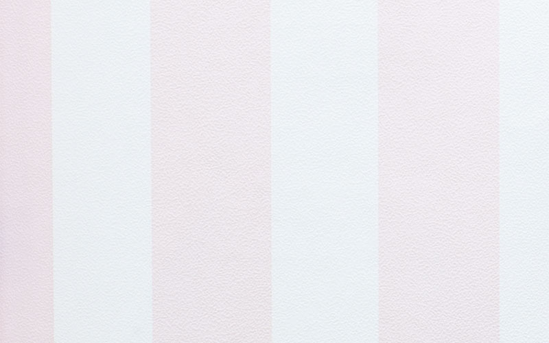 Флизелиновые обои Aura Just 4 Kids 2 G56518 с вертикальными полосами белого и нежно-розового цвета