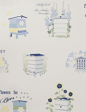 Обои для кухни цвета «белый дым» с рисунками пчеловодческой тематики Aura Kitchen Story 3 FK34424