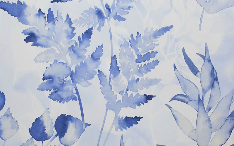 Флизелиновые обои Holden Glasshouse 90293 с синими растениями на светло-сером фоне