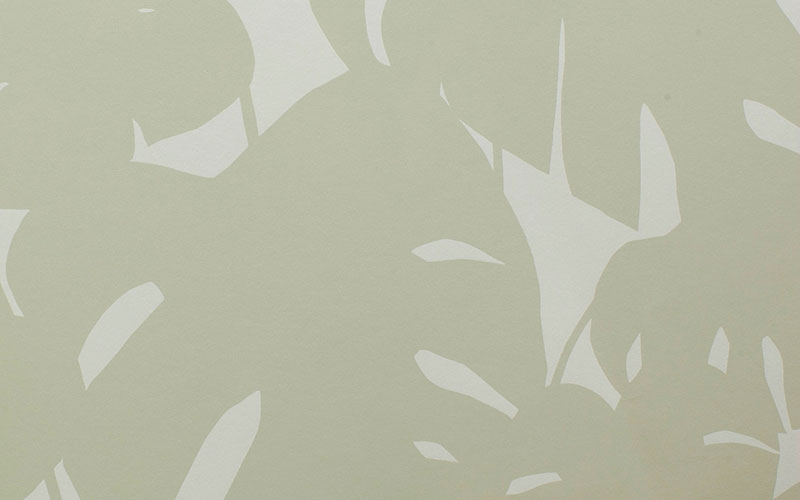 Флизелиновые обои Scion Nuevo 111823 с листьями монстеры цвета кофе с молоком